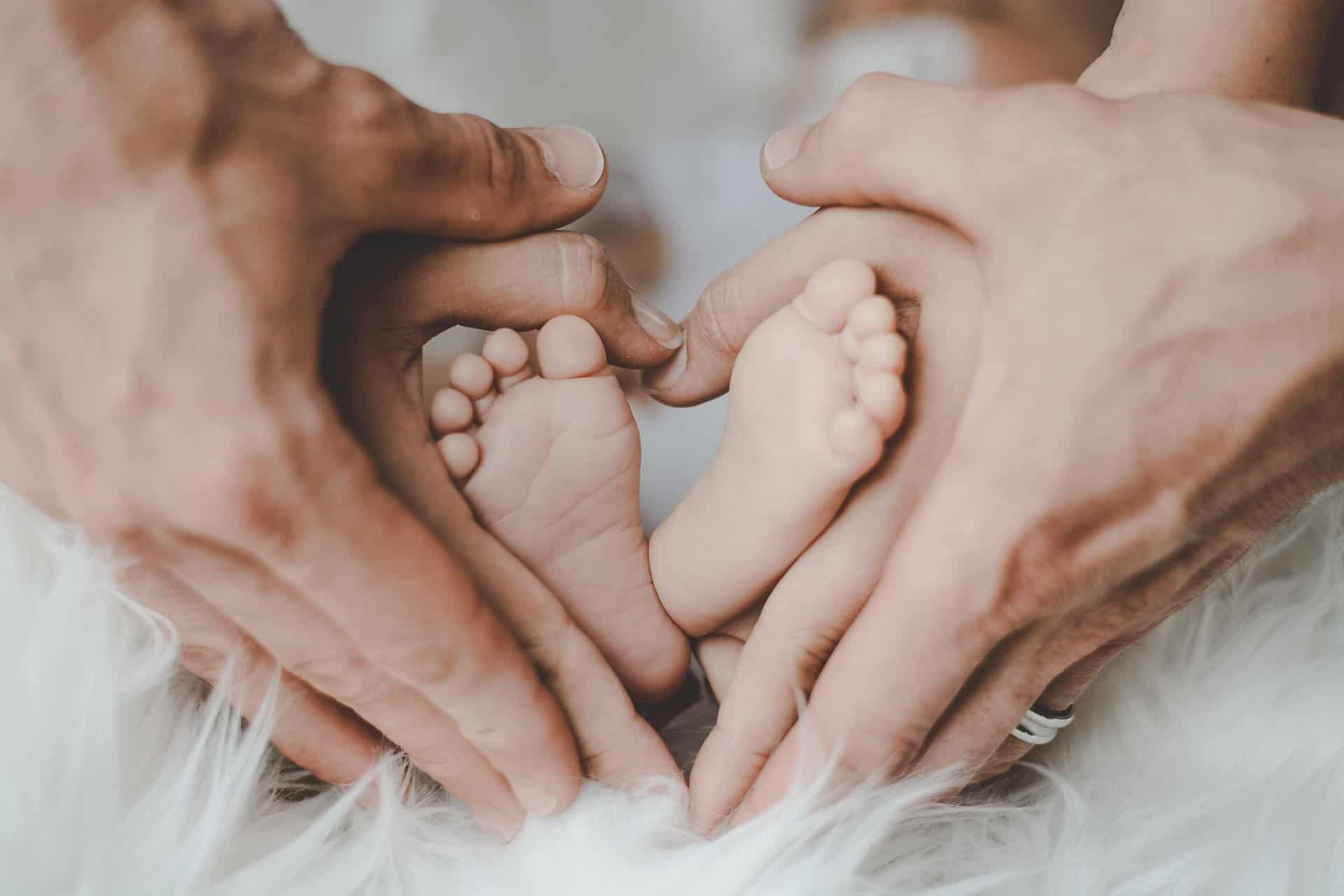 Baby feet 4260035 1920